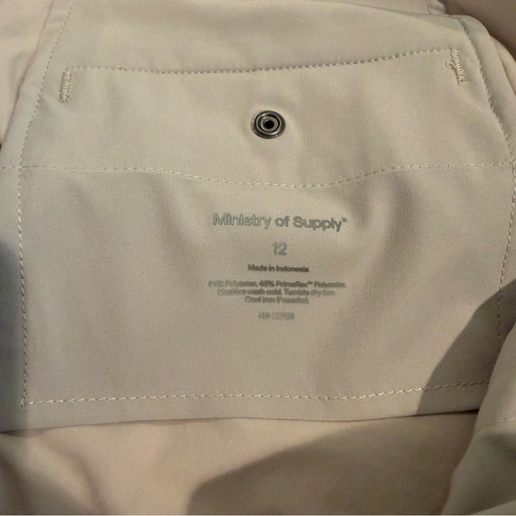 Classic khaki Women's Shorts - Picture 5 of 5